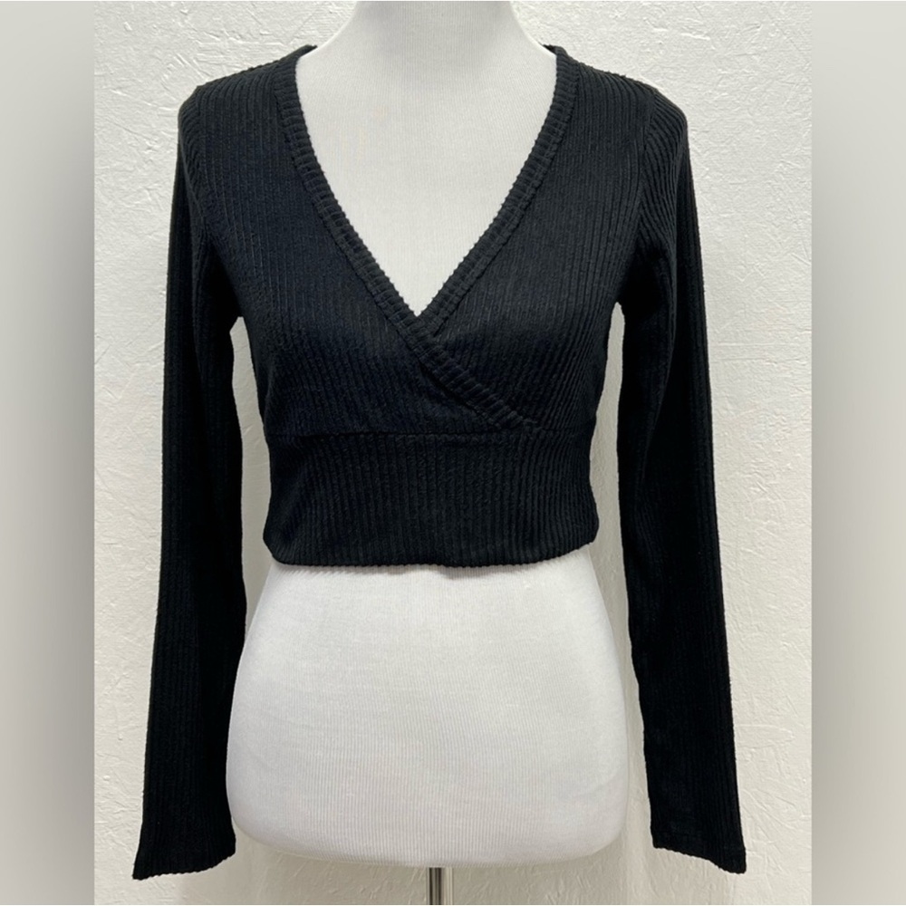 WILD Fable Cropped Ribbed Knit Black V-Neck - XL